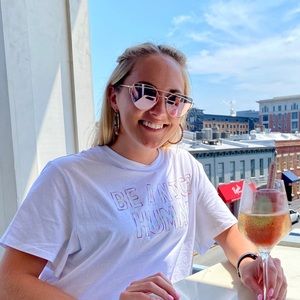 Meet your Posher, Becca